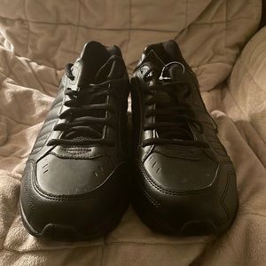 Men’s casual athletic black shoe. Men’s size 12 athletic shoe.